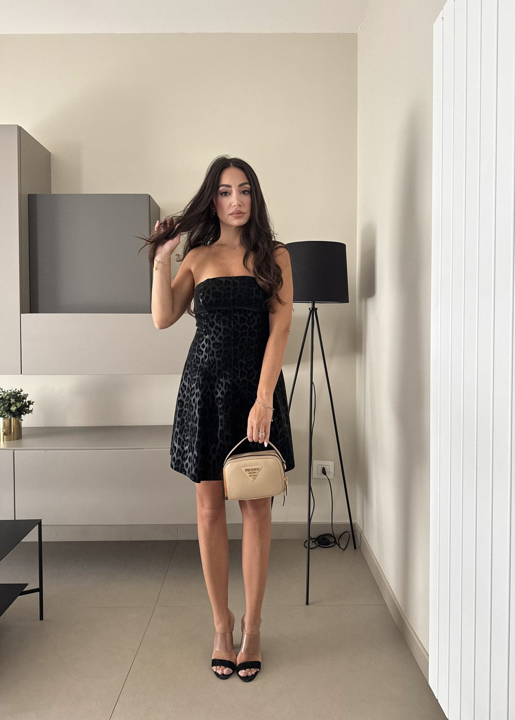 Mini abito a fascia leopardato nero, vista di fronte